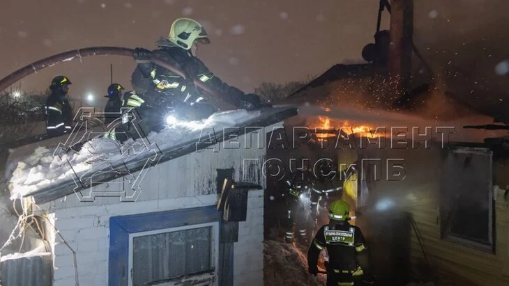 Пожилая женщина погибла в результате пожара в частном доме в Строгине