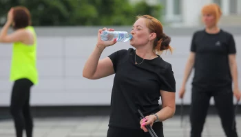 Кардиолог Загидуллин объяснил, какую воду следует пить в жару