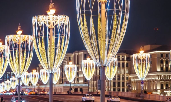 Столичные мосты украсили к Новому году и Рождеству Столичные мосты украсили к Новому году и Рождеству