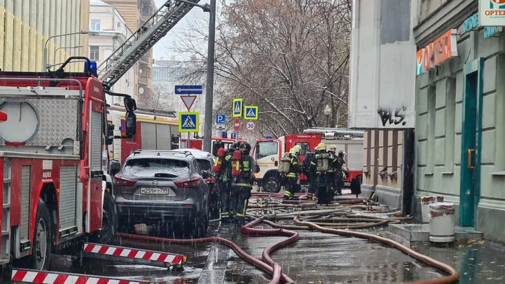 Пожар в центре Москвы ликвидирован на площади 80 квадратных метров