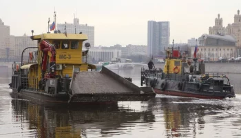 Коммунальный флот собрал более 600 тонн мусора с водной акватории Москвы