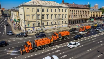 Промывку дорог и тротуаров со специальным шампунем проводят в Москве