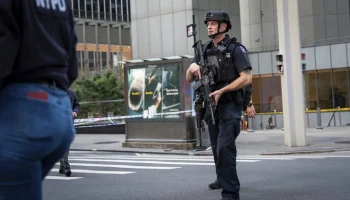 Неизвестный застрелил полицейского в центре Манхэттена