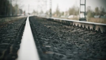 Неизвестные закидали камнями поезд с туристами из Европы в Киргизии