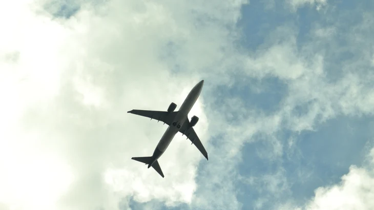 Baza: У самолета Azur Air на взлете с Фукуока прозвучали взрывы из двигателя Baza: У самолета Azur Air на взлете с Фукуока прозвучали взрывы из двигателя