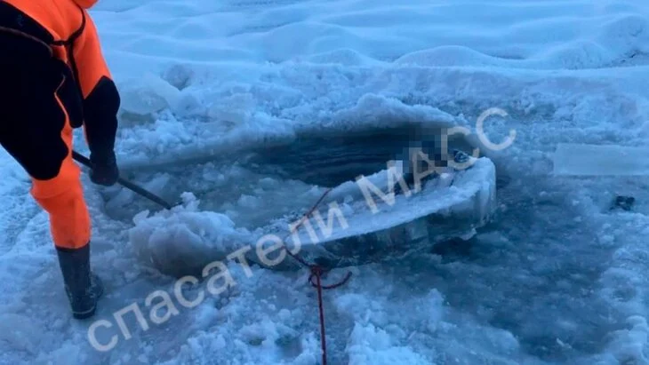 Вмерзшее в лед тело пенсионера нашли на реке в Новосибирске Вмерзшее в лед тело пенсионера нашли на реке в Новосибирске