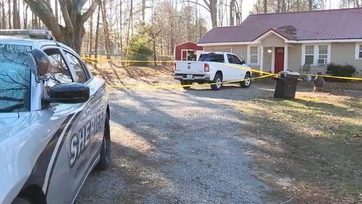 Американскую школьницу обвинили в убийстве родителей Американскую школьницу обвинили в убийстве родителей