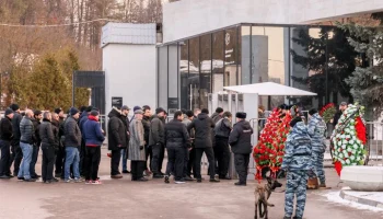 Похороны главы Федерации бокса ДНР Саркисяна начались на Троекуровском кладбище в Москве