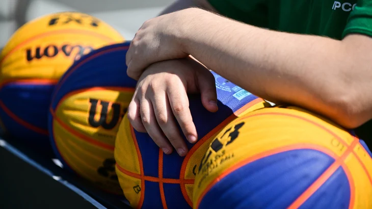 Украинские футболисты спровоцировали скандал из-за россиян на чемпионате Европы Украинские футболисты спровоцировали скандал из-за россиян на чемпионате Европы