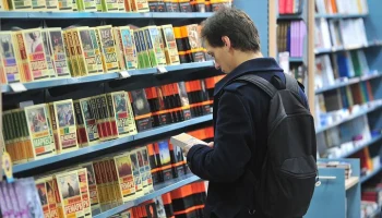 Книги Ремарка, Сартра и Стейнбека начнут маркировать в РФ