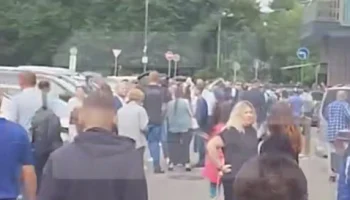 Shot: Более 100 человек эвакуировали из бизнес-центра напротив аэропорта Внуково