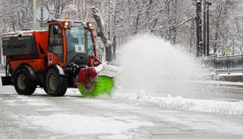 Городские службы круглосуточно ликвидируют последствия снегопада в Москве