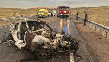 Автомобиль взорвался в результате ДТП с бензовозом в Туве