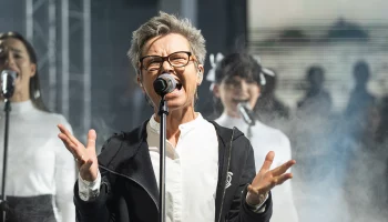 Сурганова выступила перед военнослужащими в Едином пункте отбора на военную службу по контракту в Мо