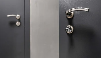 Сервис «Вывоз ненужных вещей» поможет москвичам избавиться от старых дверей Сервис «Вывоз ненужных вещей» поможет москвичам избавиться от старых дверей