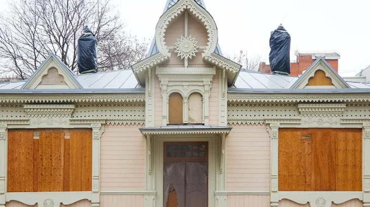 Завершается реставрация фасадов дома с шатром и резными фасадами в Сокольниках Завершается реставрация фасадов дома с шатром и резными фасадами в Сокольниках