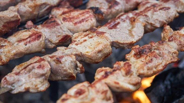 ФАС призвала ретейлеров не повышать цены на мясную продукцию в майские праздники ФАС призвала ретейлеров не повышать цены на мясную продукцию в майские праздники