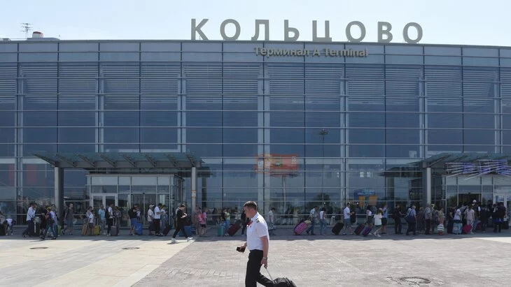 Паника и давка возникли в аэропорту Кольцово Паника и давка возникли в аэропорту Кольцово