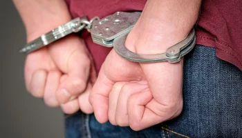 Арестованного во Владивостоке гражданина США обвинили в краже с крупным ущербом