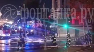 Крыша особняка Миллера в центре Петербурга обрушилась во время пожара Крыша особняка Миллера в центре Петербурга обрушилась во время пожара