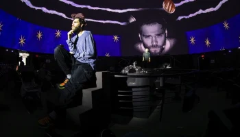 Москва онлайн покажет закулисье первого в России полнокупольного спектакля "Коперник"