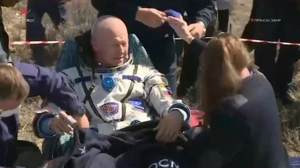 Опубликованы первые кадры с экипажем вернувшегося с МКС «Союза МС-24» Опубликованы первые кадры с экипажем вернувшегося с МКС «Союза МС-24»