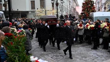 Собянин назвал актрису Добровольскую удивительной и убедительной