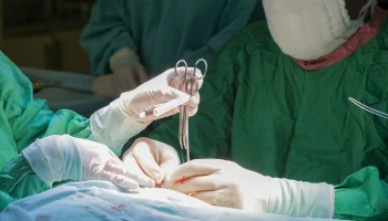 Столичные врачи прооперировали 103-летнего мужчину с нарушением работы сердца