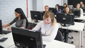 В контакт-центре Стройкомплекса обработали почти 200 тысяч запросов за семь лет