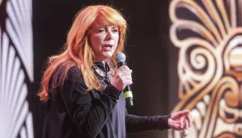 Актриса Клара Новикова опровергла слухи о проблемах со здоровьем