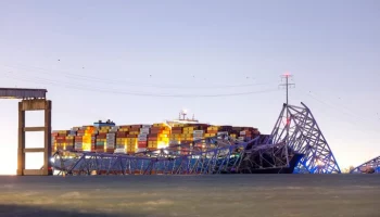 Врезавшееся в мост судно в Балтиморе потеряло управление перед столкновением &ndash; СМИ