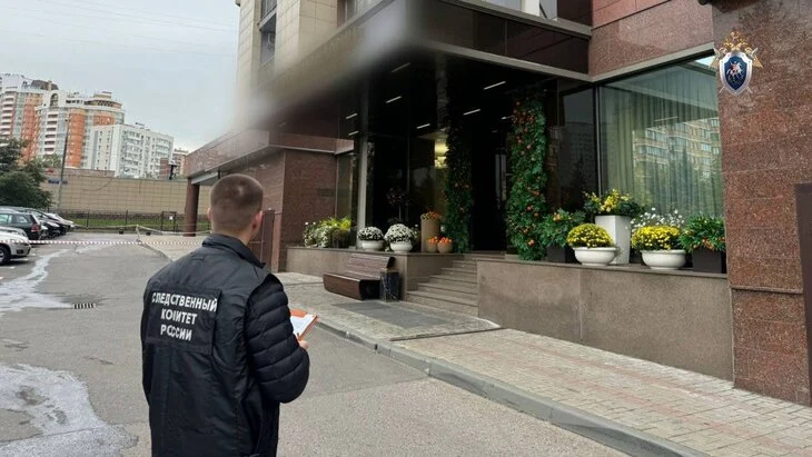 Скончалась трехлетняя девочка, выпавшая из окна жилого дома в Москве Скончалась трехлетняя девочка, выпавшая из окна жилого дома в Москве