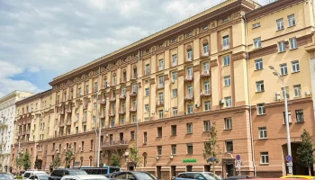 Три московских дома в стиле советской неоклассики получат новые лифты