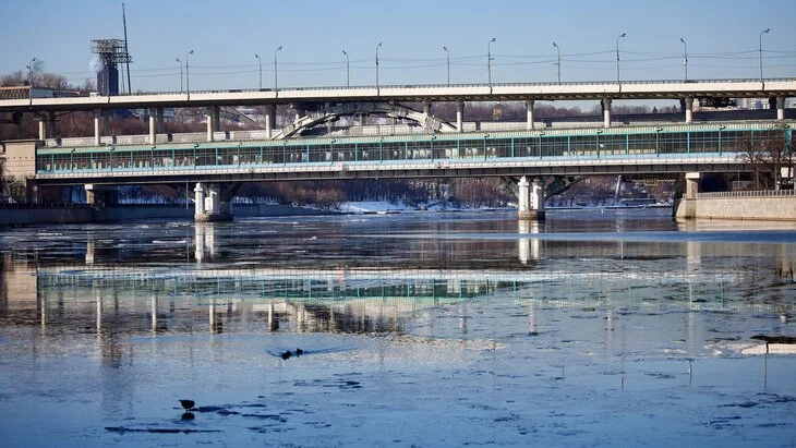 Контроль за причалами и набережными Москвы усилили перед весенним половодьем Контроль за причалами и набережными Москвы усилили перед весенним половодьем