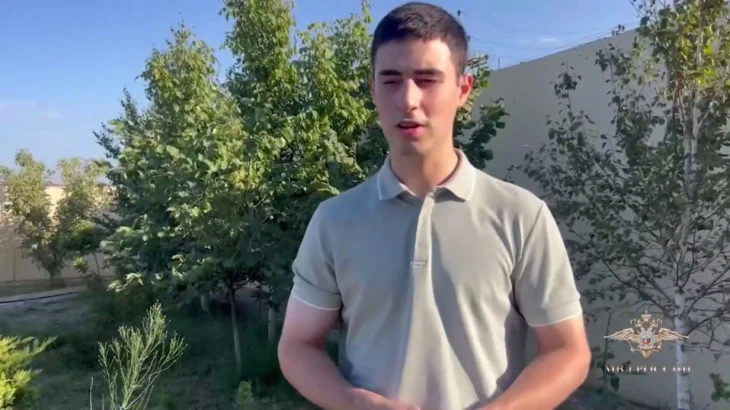 Курсант МВД и его дядя спасли семью из тонущей машины в Дагестане Курсант МВД и его дядя спасли семью из тонущей машины в Дагестане