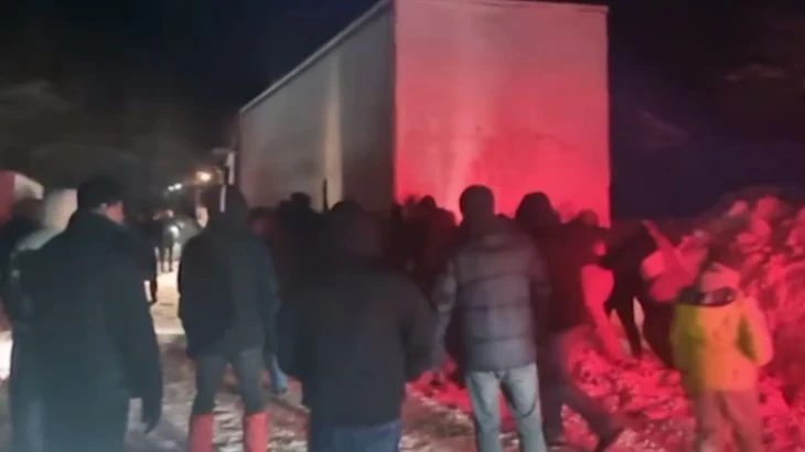 Снежный шторм накрыл горнолыжный курорт в Кемеровской области Снежный шторм накрыл горнолыжный курорт в Кемеровской области