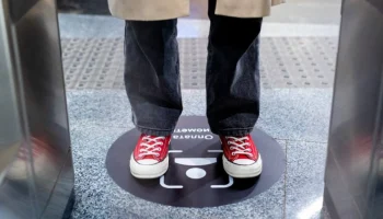 Уже 800 тысяч человек оплачивают проезд в метро Москвы по биометрии Уже 800 тысяч человек оплачивают проезд в метро Москвы по биометрии