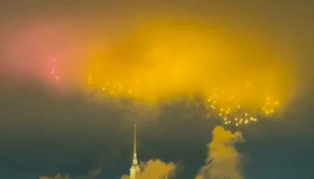 В Петербурге прогремел салют в честь 82-й годовщины освобождения Ленинграда