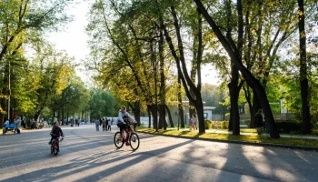 Сергунина: Москвичи назвали любимые места для прогулок в столичных парках-юбилярах