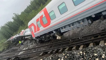 14-летнюю пострадавшую при сходе поезда с рельсов в Коми переведут в Москву