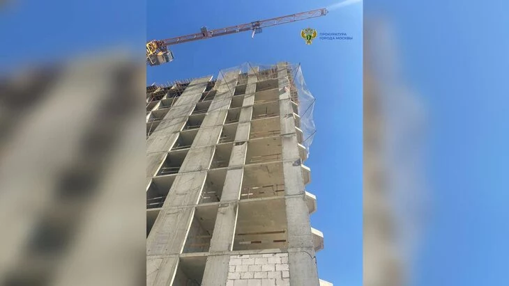 Следователи организовали проверку после гибели рабочего на стройке в Марьине