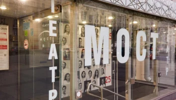 14 человек эвакуировались из здания театра "МОСТ" из-за пожара