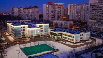 Здания столичных школ стали оборудовать архитектурно-художественной подсветкой