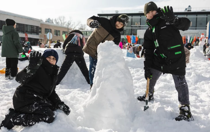 Более двух тысяч человек посетили фестиваль снеговиков «Арт-фест-2024» в Москве