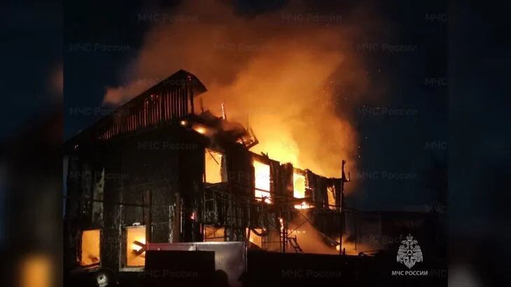 Семь человек погибли при пожаре в частном доме в Сургуте Семь человек погибли при пожаре в частном доме в Сургуте