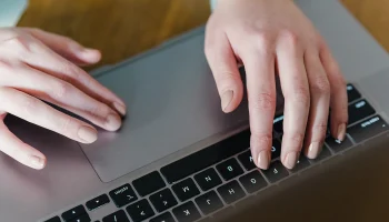 Эксперты &laquo;Перезвони сам&raquo; рассказали, какую информацию опасно доверять нейросетям