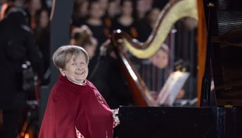 Директор фонда Пахмутовой опроверг новость об отмене ее выступления в Витебске из-за жары