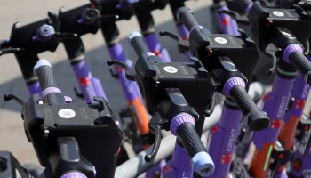 Сезон проката самокатов и велосипедов официально стартовал в Москве