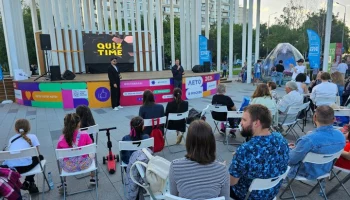 Директор парка "Яуза" Сапронов дал старт игре "Квиз Тайм" под открытым небом