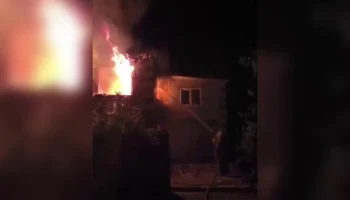 Пожар вспыхнул в частном доме в Курской области после атаки ВСУ